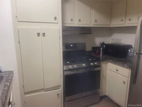 111 S Central Ave in Hempstead, NY - Building Photo - Building Photo