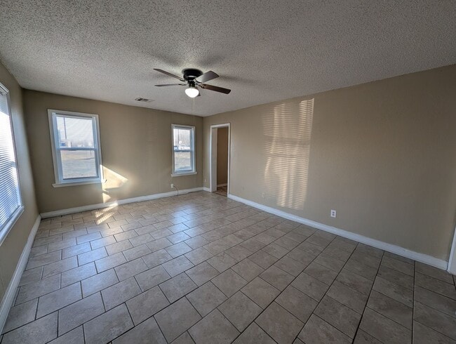 323 N Indianola St in Pryor, OK - Building Photo - Building Photo