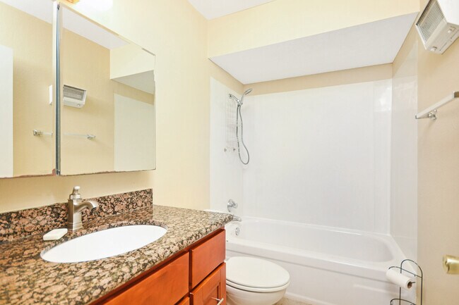 9512 Oswego N Ave, Unit 5 in Portland, OR - Building Photo - Building Photo