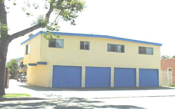 174 E Plymouth St in Long Beach, CA - Building Photo