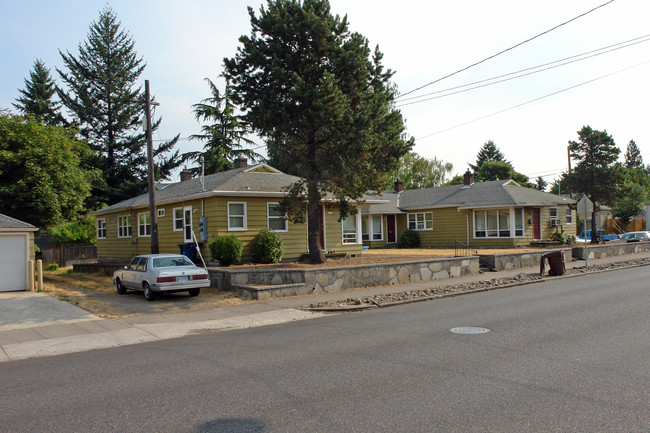 2321-2323 NE Killingsworth St in Portland, OR - Building Photo - Building Photo