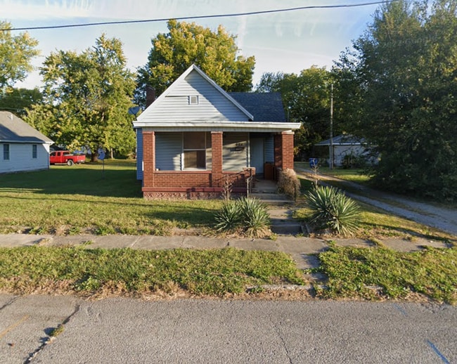 property at 624 2nd Ave