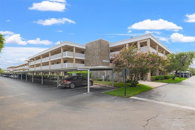 5080 Locust St NE in St. Petersburg, FL - Foto de edificio - Building Photo