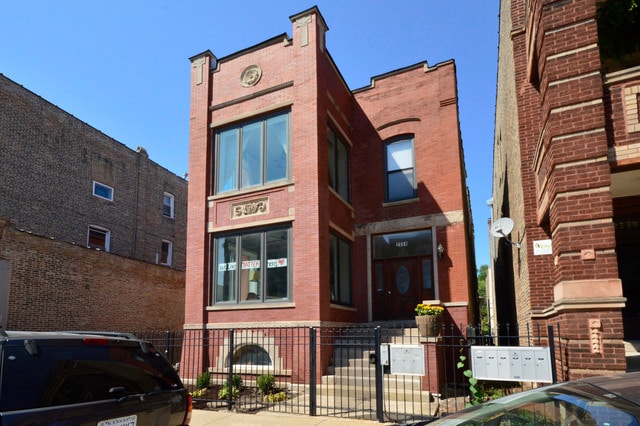 property at 2554 W Augusta Blvd
