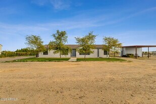 851 W Quail Cir in San Tan Valley, AZ - Building Photo