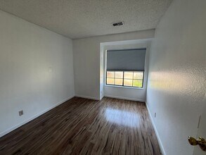 8475 Wheatland Dr in Sacramento, CA - Building Photo - Building Photo