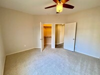 5502 White Pine Way in Bakersfield, CA - Foto de edificio - Building Photo