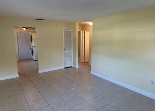 1734 Gladys St, Unit 1734 Gladys St Largo front unit in Largo, FL - Building Photo - Building Photo