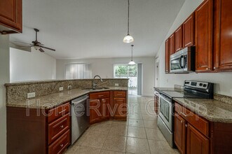 718 Swan Way in Kissimmee, FL - Building Photo - Building Photo