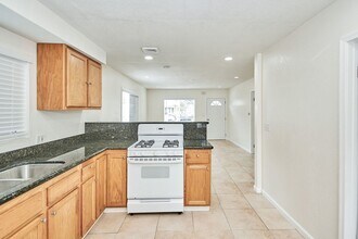 9510 Beverly St in Bellflower, CA - Building Photo - Building Photo