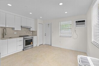 2865 SW 16th St in Fort Lauderdale, FL - Building Photo - Building Photo