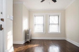 1056 W Lill Ave in Chicago, IL - Building Photo - Building Photo