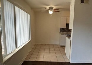 815 Sandy Ct, Unit 801 in Virginia Beach, VA - Building Photo - Building Photo