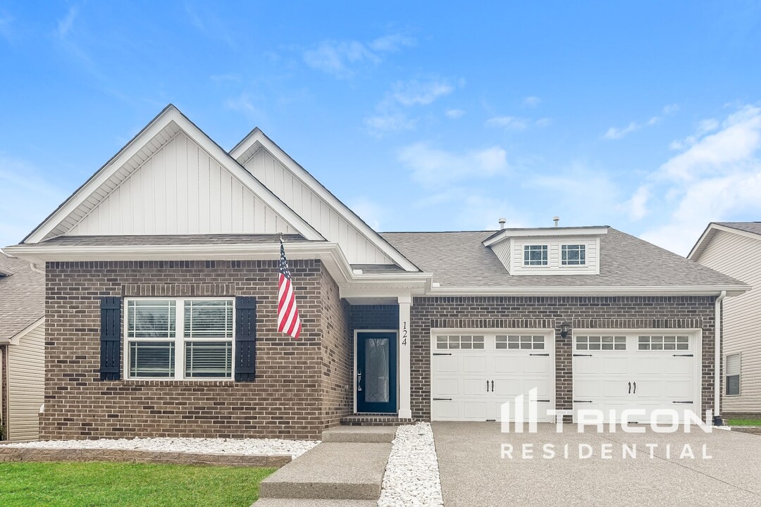 124 Auxley Ct in White House, TN - Building Photo