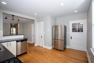 2251 W Montrose Ave-Unit -3 in Chicago, IL - Building Photo - Building Photo