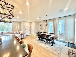 8384 Holman St in Arvada, CO - Foto de edificio - Building Photo