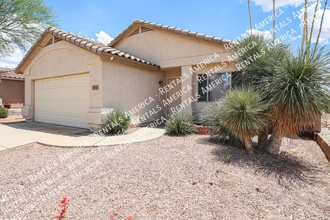 6437 W Saddlehorn Rd in Phoenix, AZ - Building Photo - Building Photo