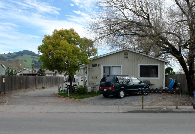 790-806 Aston Ave in Santa Rosa, CA - Foto de edificio - Building Photo