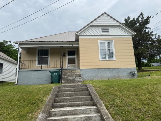 property at 724 Fairview St