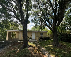 1027 NW 11th Ct in Fort Lauderdale, FL - Building Photo - Building Photo