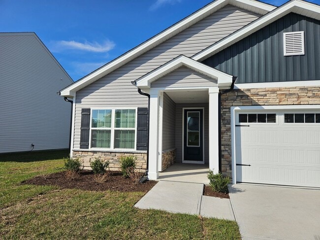50 Umbrella Palm Dr in Hampstead, NC - Building Photo - Building Photo
