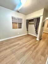 928 W 83rd St, Unit 4 in Los Angeles, CA - Building Photo