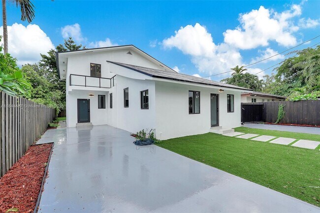 972 SW 44th Ave in Miami, FL - Building Photo - Building Photo