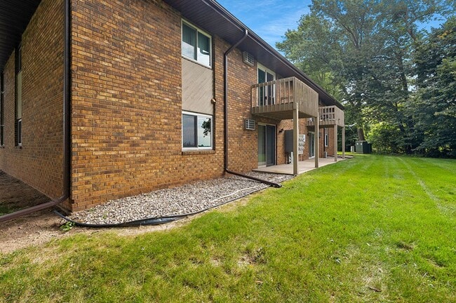 Washington Square Apartments in Freedom, WI - Foto de edificio - Building Photo