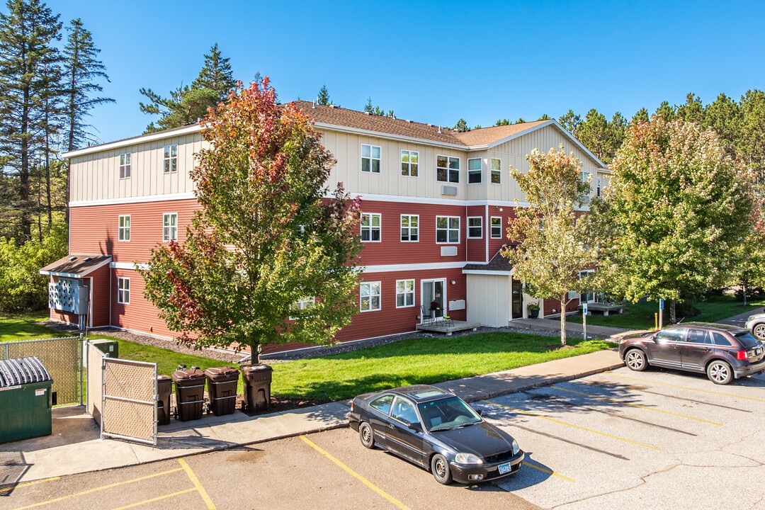 14th Street Apartments in Cloquet, MN - Foto de edificio