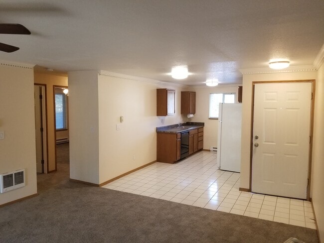12480 SW Gingham Ln, Unit D - Upstairs in Beaverton, OR - Foto de edificio - Building Photo
