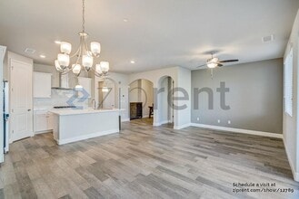 1350 E Via Sentieri Dr in Fresno, CA - Building Photo - Building Photo