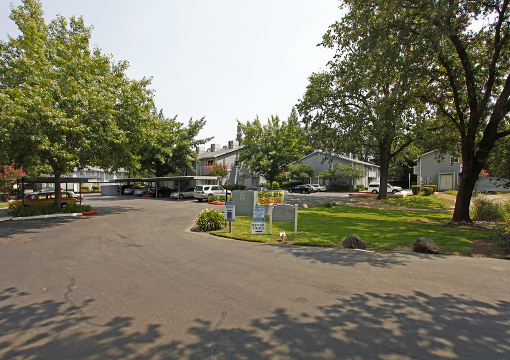 Myrtle Creek Apartments in Sacramento, CA - Building Photo