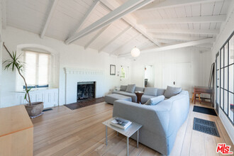 1997 Lucile Ave in Los Angeles, CA - Building Photo - Building Photo