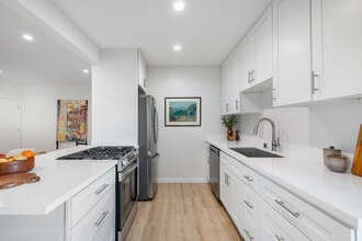 1017 5th St in Santa Monica, CA - Building Photo - Interior Photo