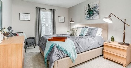 Whispering Lake Apartments in Kansas City, MO - Building Photo - Building Photo