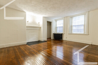 90 Myrtle St, Unit 2 in Boston, MA - Building Photo - Building Photo