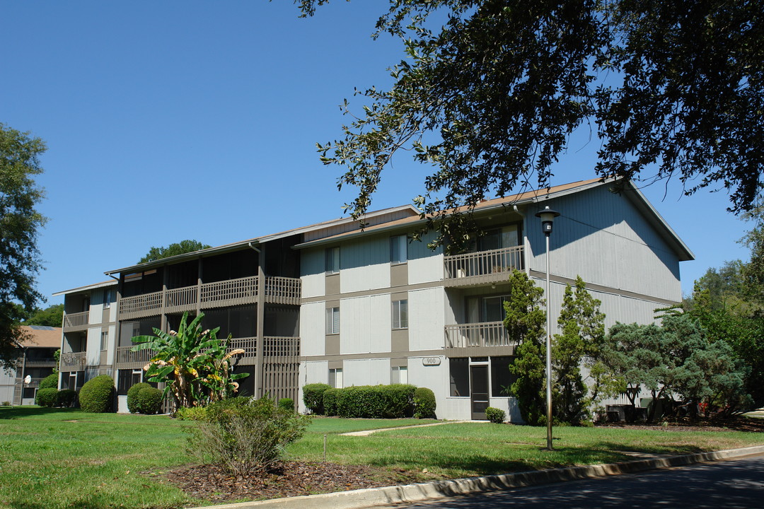 The Oaks Apartments in Gainesville, FL - Building Photo