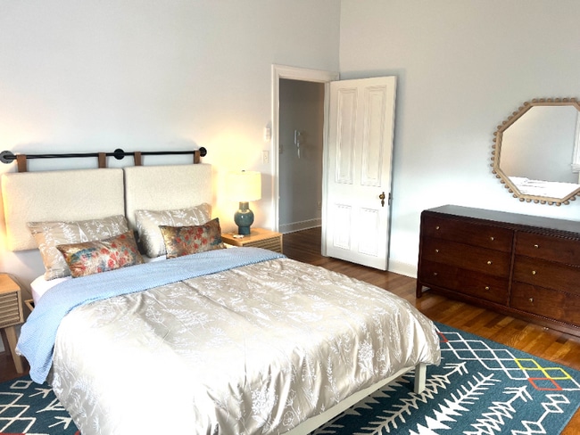 250 E Market St in Bethlehem, PA - Foto de edificio - Building Photo