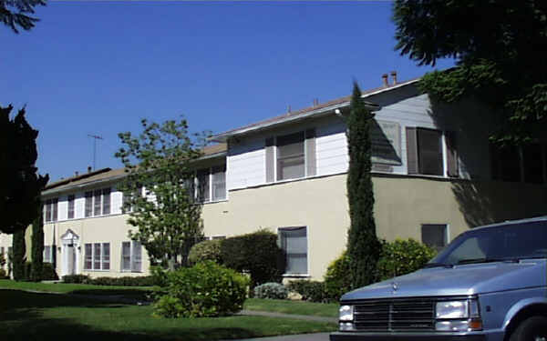 Green Brier Apartments in Santa Ana, CA - Building Photo - Building Photo