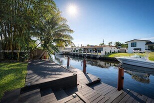 2413 Nassau Ln in Fort Lauderdale, FL - Building Photo