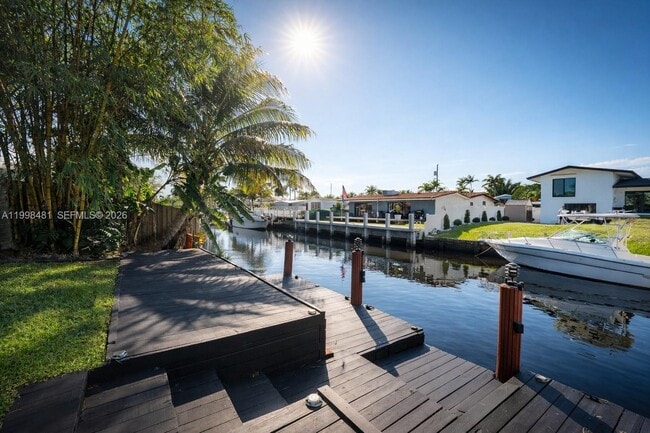 property at 2413 Nassau Ln