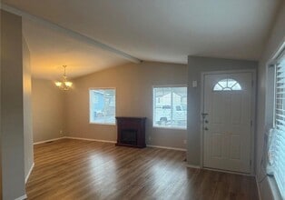 151 Cardinal Ln in Kelso, WA - Building Photo - Building Photo