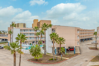 Villa Del Sol Condominiums in Corpus Christi, TX - Building Photo - Building Photo