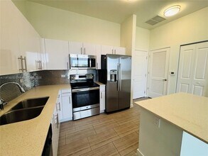 1776 Polk St, Unit 817 in Hollywood, FL - Building Photo - Building Photo