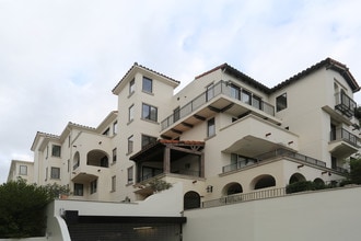 Villa Montana Apartments in Los Angeles, CA - Building Photo - Building Photo