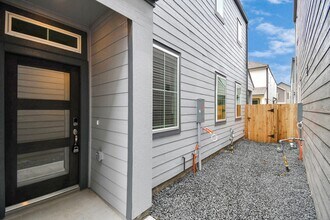 8408 Rising Stream Dr in Houston, TX - Building Photo - Building Photo