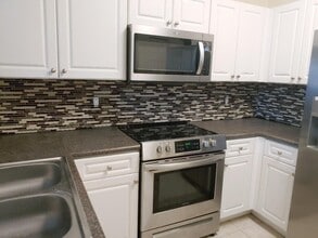612 SE Prescott Pl, Unit 612 in Stuart, FL - Foto de edificio - Building Photo