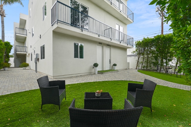 property at 4443 1/2 Auckland Ave