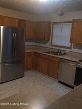 5303 Bannon Crossings Dr in Louisville, KY - Building Photo - Building Photo