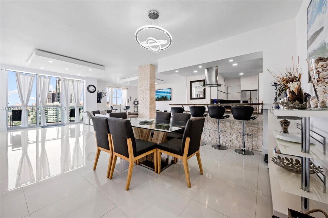 4001 S Ocean Dr in Hollywood, FL - Building Photo